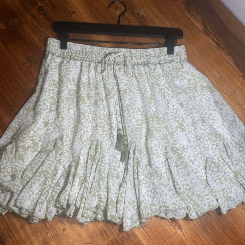 Anthropologie Brand: Aakaa Floral Tassel Mini